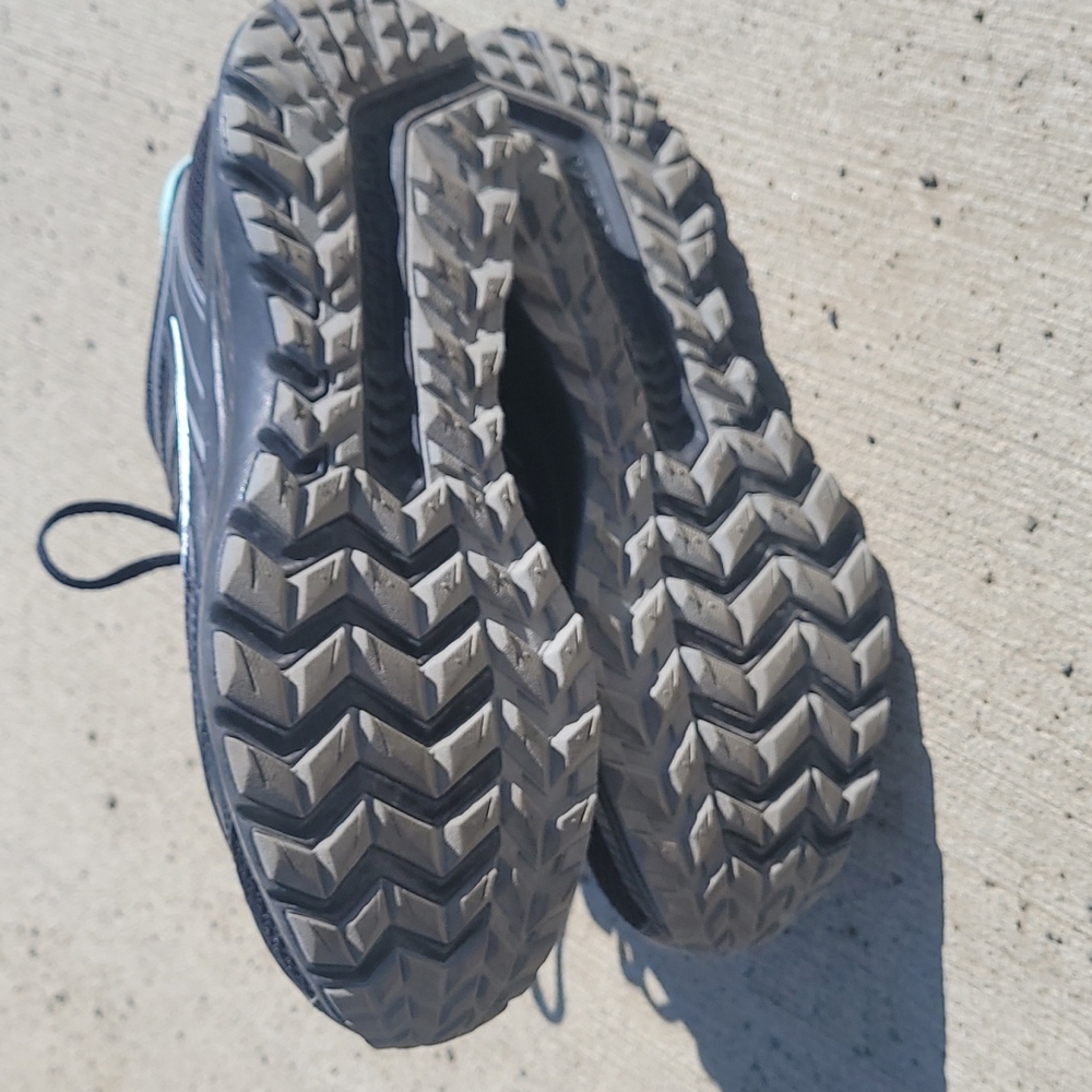 Sneakers - Picture 2 of 5